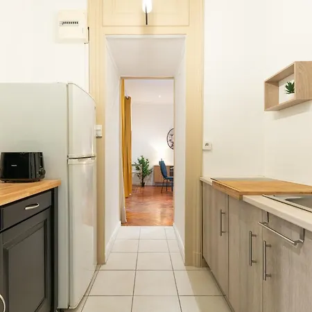 Appartement Ancien Palace Bernascon Vue Sur Classe 3 Etoiles *